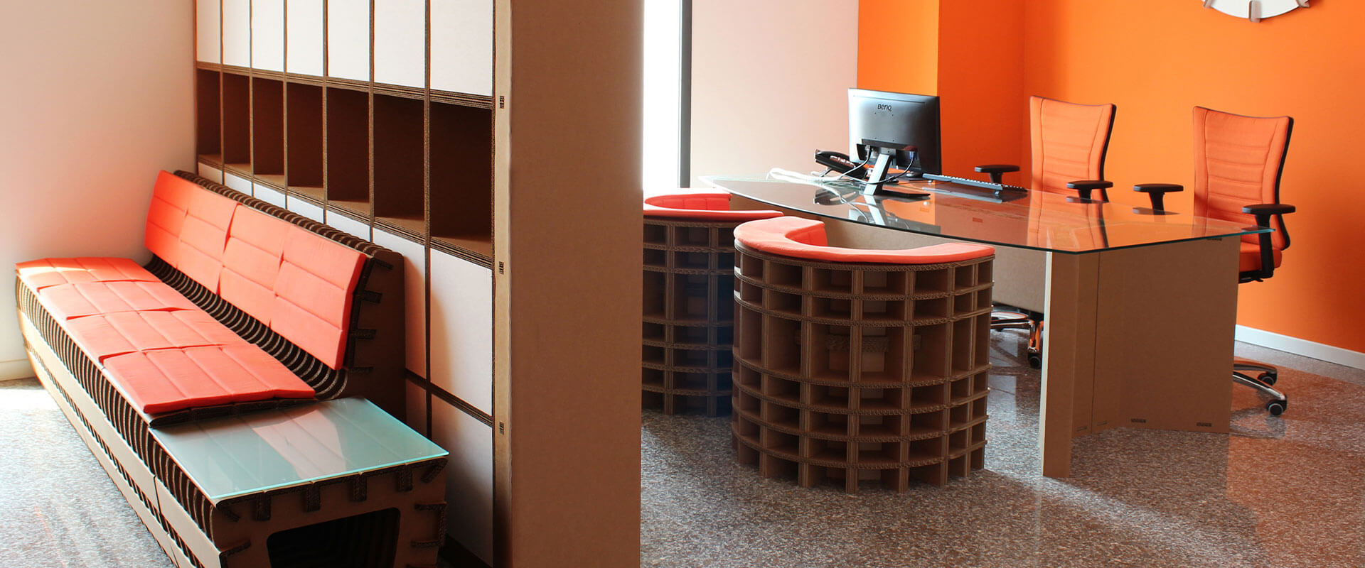 Arredo ecologico per l'ufficio: scrivanie, poltrone e mobili in cartone